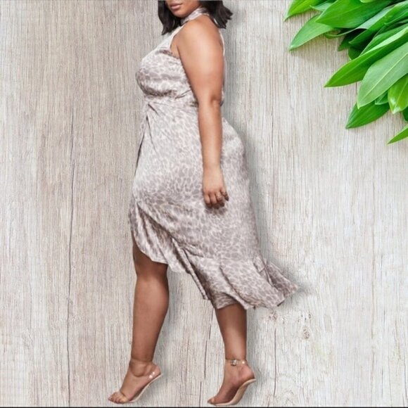 Good American Leopard Print Halter Dress in Honey Leopard 6 - Picture 5 of 5